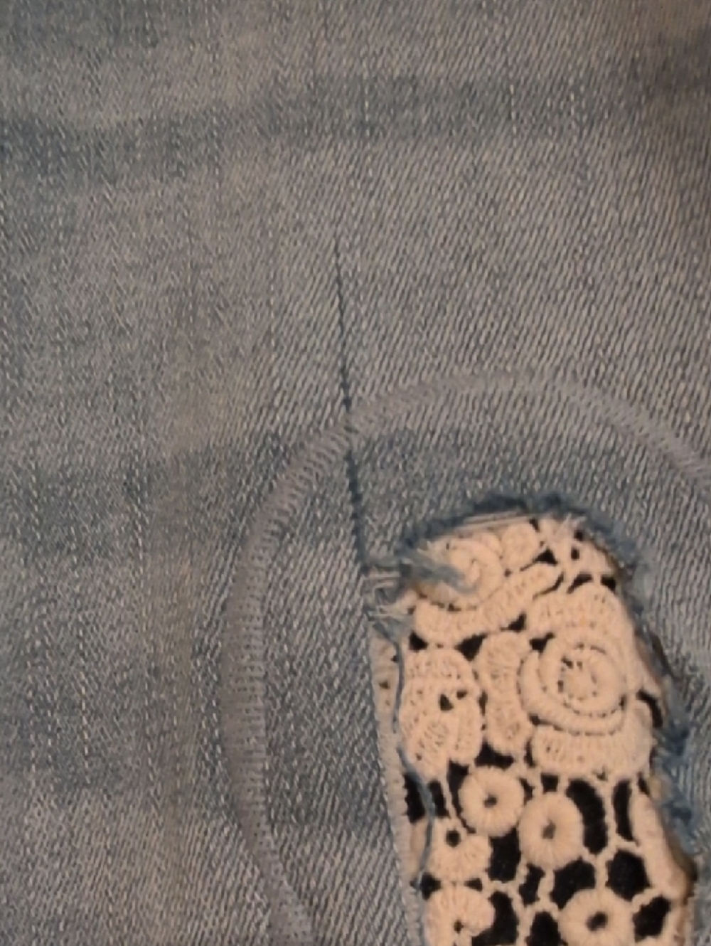 Coldwater Creek Light Blue Embroidered Lace-Hem Women’s Crop Jeans Size 10P - Picture 9 of 10